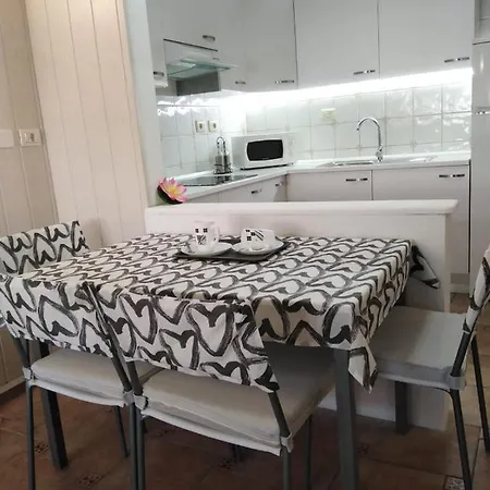 House Lilu - Luminoso Monolocale ארונה